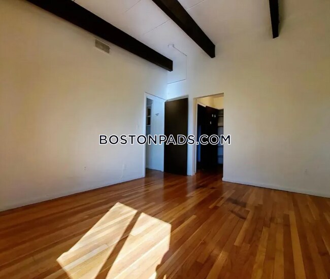 180 Central St, Unit 11 in Stoneham, MA - Building Photo - Building Photo
