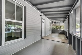 2410 Mc Quade St in Jacksonville, FL - Foto de edificio - Building Photo