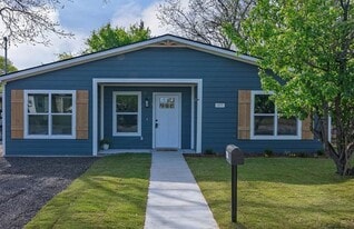 419 Miller St in Bowie, TX - Building Photo