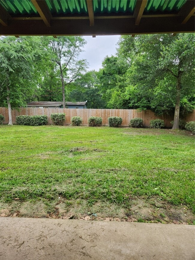 205 N Forest Dr in Willis, TX - Building Photo - Building Photo