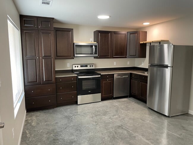 13728 Mail Rte Rd, Unit B