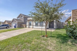 3622 Octavia Dr in Laredo, TX - Building Photo - Building Photo