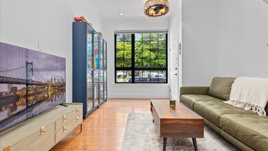 416 Sepviva St in Philadelphia, PA - Building Photo - Building Photo