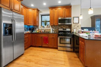 5614 W Melrose St, Unit 2 in Chicago, IL - Foto de edificio - Building Photo