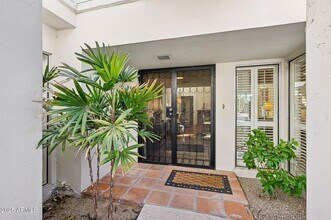 8733 E Vía De Viva in Scottsdale, AZ - Foto de edificio - Building Photo