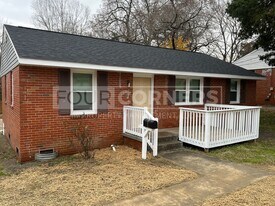 1605 Willow Rd in Greensboro, NC - Building Photo