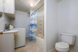 9156 Elizabeth St in Whitmore Lake, MI - Building Photo - Building Photo