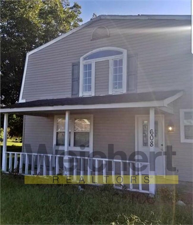property at 608 N 9th St