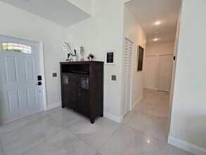 6330 NW 173rd Ln in Hialeah, FL - Building Photo - Building Photo