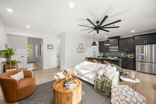 4611 Dewberry St in Houston, TX - Building Photo