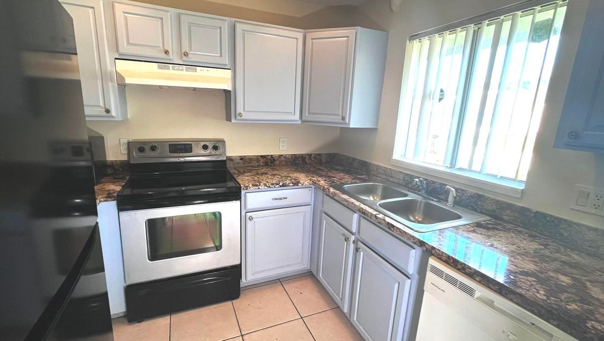 2185 Pretty Ln in West Palm Beach, FL - Building Photo