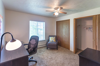 Prentis Estates Apartments in Howell, MI - Building Photo - Interior Photo