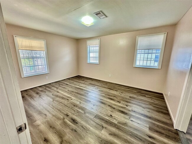property at 305 N Live Oak St