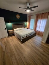 1217 E Lamar St in Sherman, TX - Foto de edificio - Building Photo