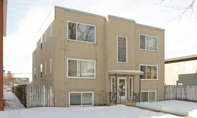 10654 107th St NW in Edmonton, AB - Building Photo - Building Photo