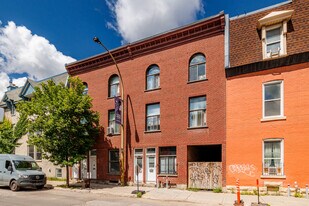 3925 Saint-Jacques Rue in Montréal, QC - Building Photo