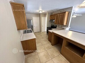8321 W Avalon Dr, Unit Studio W in Phoenix, AZ - Foto de edificio - Building Photo