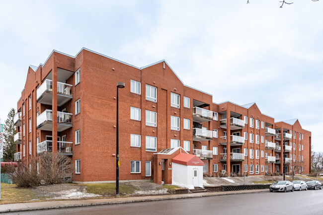 800 De Villers St in Québec, QC - Building Photo - Primary Photo