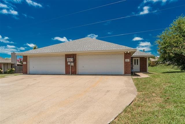 property at 2747 Malibu Ct