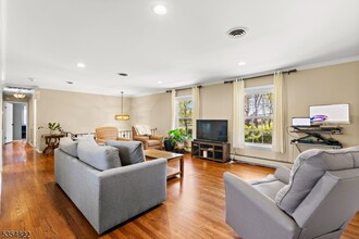 200 Shunpike Rd in Springfield, NJ - Building Photo - Building Photo