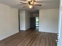 2319 NE Rustic Way in Jensen Beach, FL - Foto de edificio - Building Photo