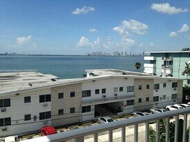 1801 S Treasure Dr in North Bay Village, FL - Building Photo