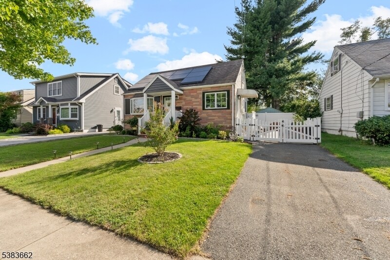 39 Melody Hill Rd in Clifton, NJ - Building Photo