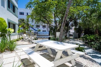 2416 Flamingo Dr in Miami Beach, FL - Building Photo - Building Photo