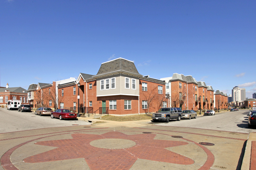 Kings Louis Square Apartments in St. Louis, MO - Foto de edificio