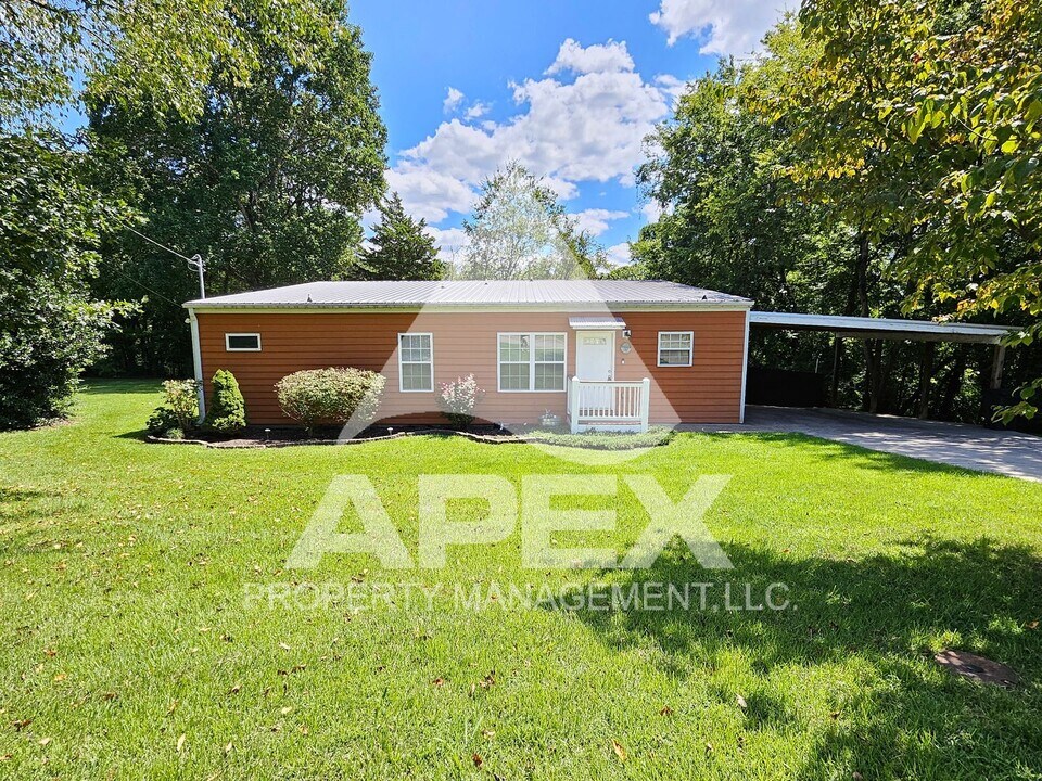 1707 Scott Dr in Louisville, TN - Building Photo