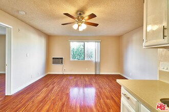 820 S St Andrews Pl-Unit -203 in Los Angeles, CA - Building Photo - Building Photo