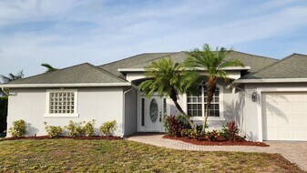 5610 NW North Crisona Cir in Port St. Lucie, FL - Building Photo