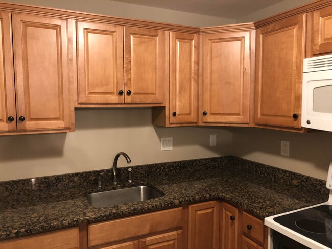 100 Grand View Ave, Unit 9A in Quincy, MA - Foto de edificio - Building Photo