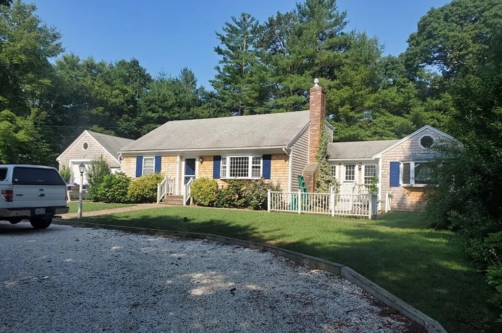 766 Putnam Ave in Barnstable, MA - Building Photo