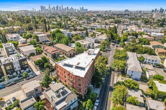 Hepburn Manor in Los Angeles, CA - Building Photo - Building Photo