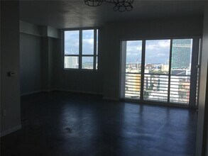 133 NE 2nd Ave, Unit 1709 in Miami, FL - Building Photo - Building Photo