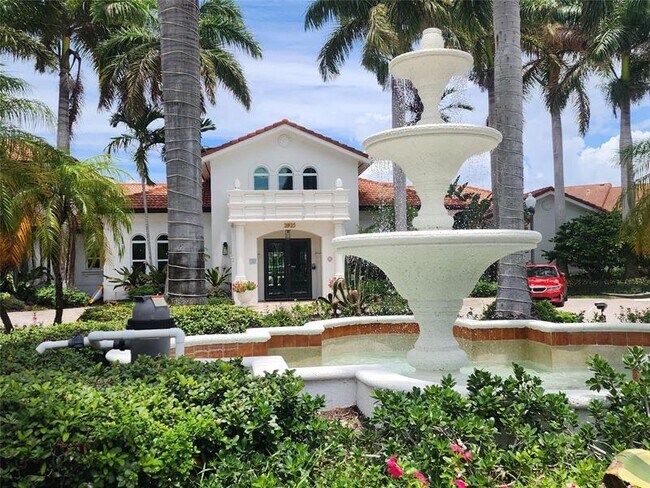 property at 1021 Villa Cir