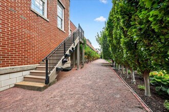 36 Carriage Ln in St. Louis, MO - Building Photo - Building Photo