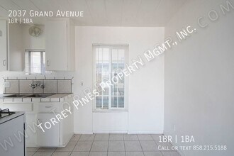 2037 Grand Ave in San Diego, CA - Foto de edificio - Building Photo