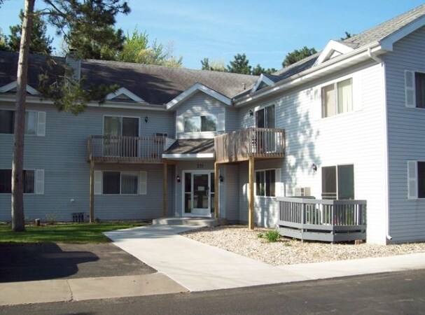 Oakwood Apartments in Plover, WI - Foto de edificio