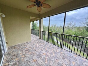 10060 Lake Cove Dr in Ft. Myers, FL - Building Photo - Building Photo