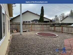 744 Beall Ln in Central Point, OR - Building Photo - Building Photo