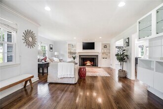 53 Flint Ave in Larchmont, NY - Foto de edificio - Building Photo