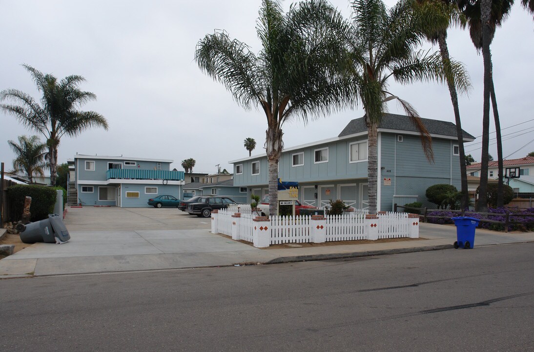 Ebb Tide Apartments in Imperial Beach, CA - Building Photo