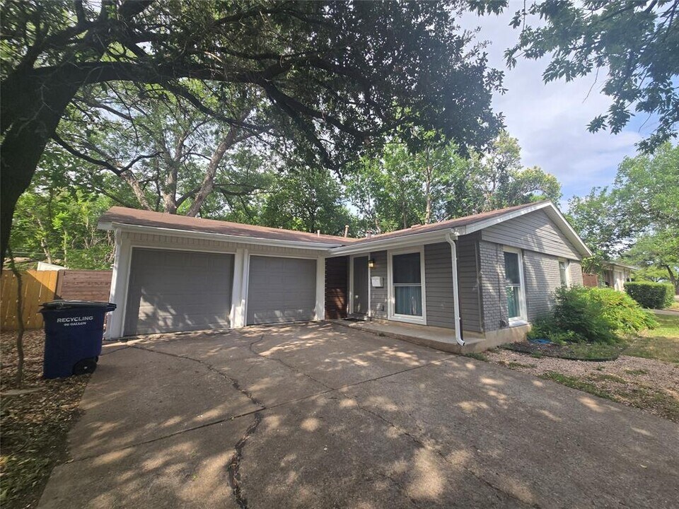 1608 Sweetbriar Ave in Austin, TX - Building Photo