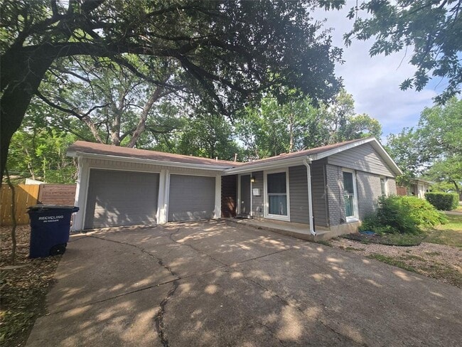 property at 1608 Sweetbriar Ave
