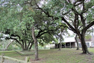 11850 McCrocklin Rd in Brenham, TX - Building Photo - Building Photo