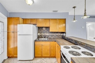 1715 NE Miami Gardens Dr in Miami, FL - Building Photo - Building Photo