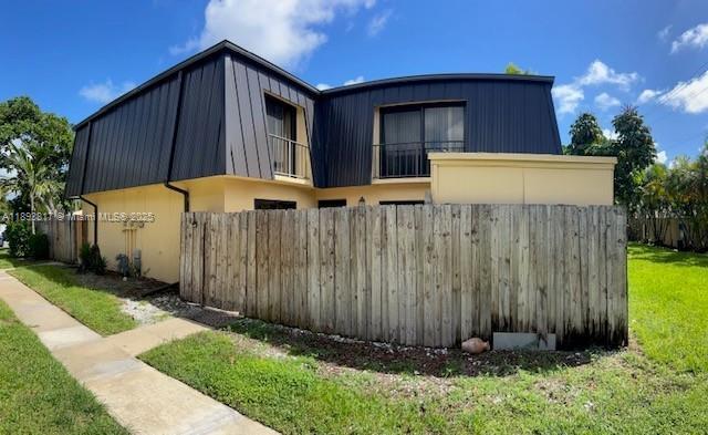 2368 Waterside Dr in Lake Worth Beach, FL - Building Photo - Building Photo
