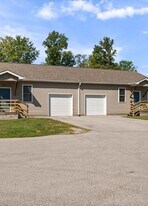 9656 Spur Line Ct in Terre Haute, IN - Building Photo